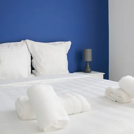 60 M With Terrace Near Train Stations Parigi