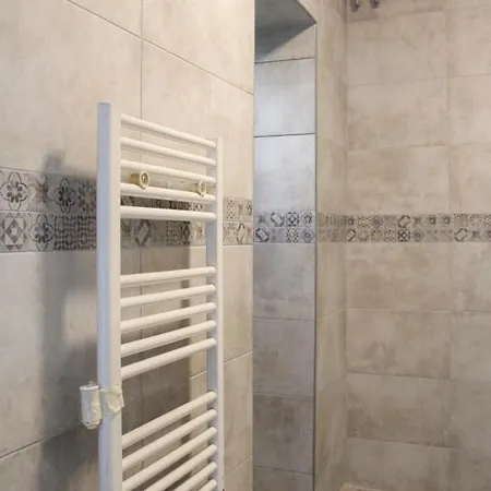 60 M With Terrace Near Train Stations Appartamento *