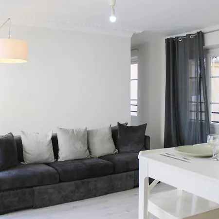 60 M With Terrace Near Train Stations Parigi